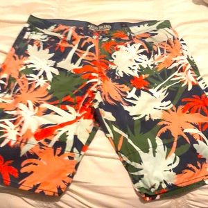 Men Akoo Shorts/ multicolor island shorts